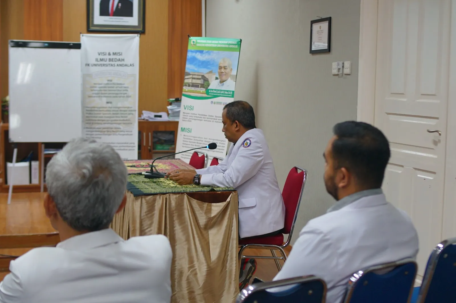Kegiatan rapat dan presentasi akademik program studi